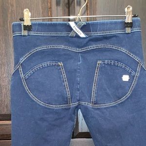 Freddy wr up butt lifting Jeggins